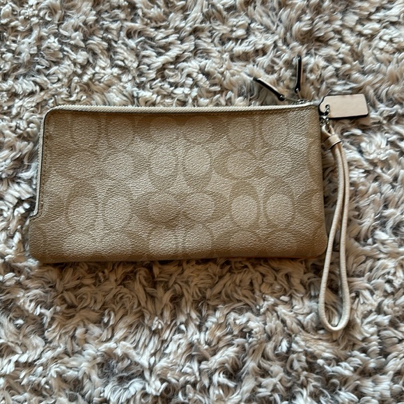 Coach Double Wristlet - Picture 2 of 8